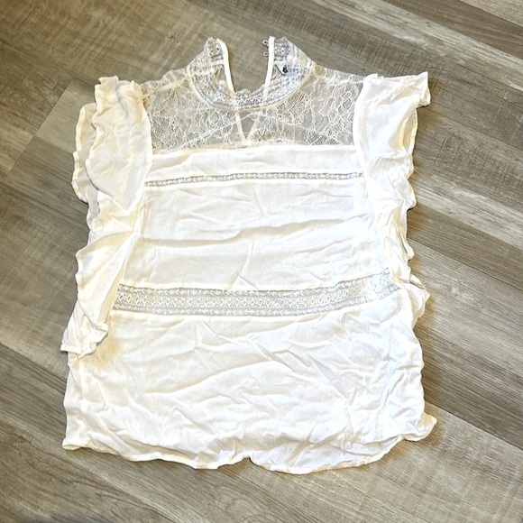 Fabulous Lace Shirt - Picture 1 of 3